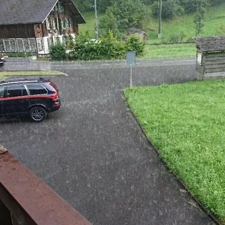 Haus Margritli アパート *